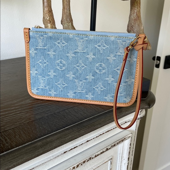 🎁RESERVED DO NOT PURCHASE🎁Louis Vuitton Denim Blue Wristlet - Picture 1 of 16